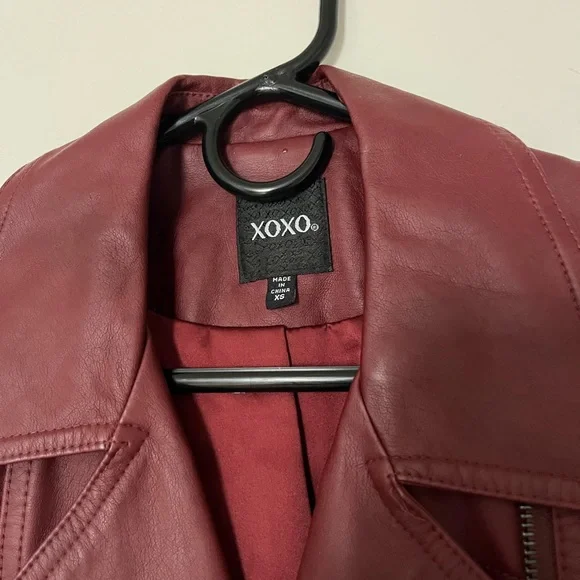 XOXO Women's Burgundy Sleeveless Jacket - Picture 2 of 5